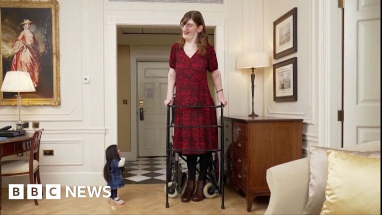 Moment world’s tallest woman and shortest woman meet