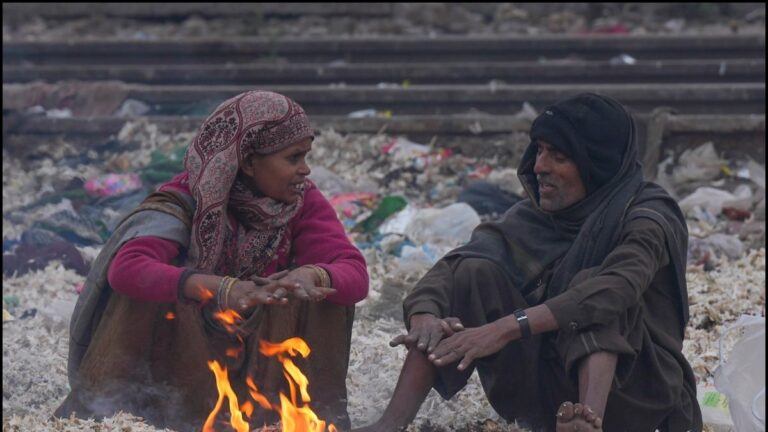 Delhi Records Coldest Night Of Season At 11.2 Degrees Amid Fog and Chilly Winds